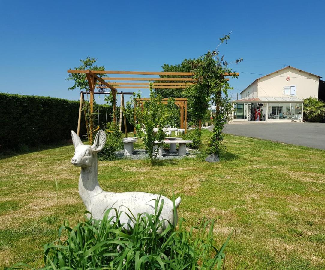Chez Val Et Fred 85 Bed & Breakfast Les Essarts  Exterior foto
